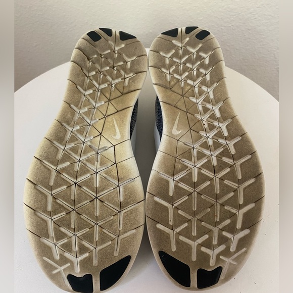 Women’s black & gray Nike Free Running Shoes size 6. - Picture 8 of 8